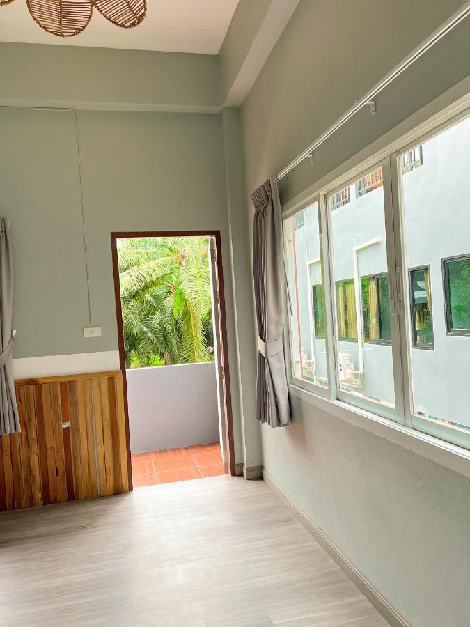 Private With Share Bathroom At Little Wild House Khaosok *