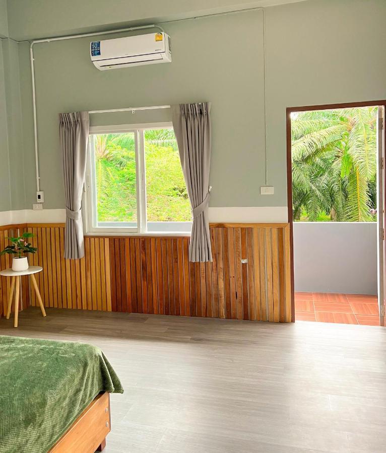 Homestay Private With Share Bathroom At Little Wild House Khaosok