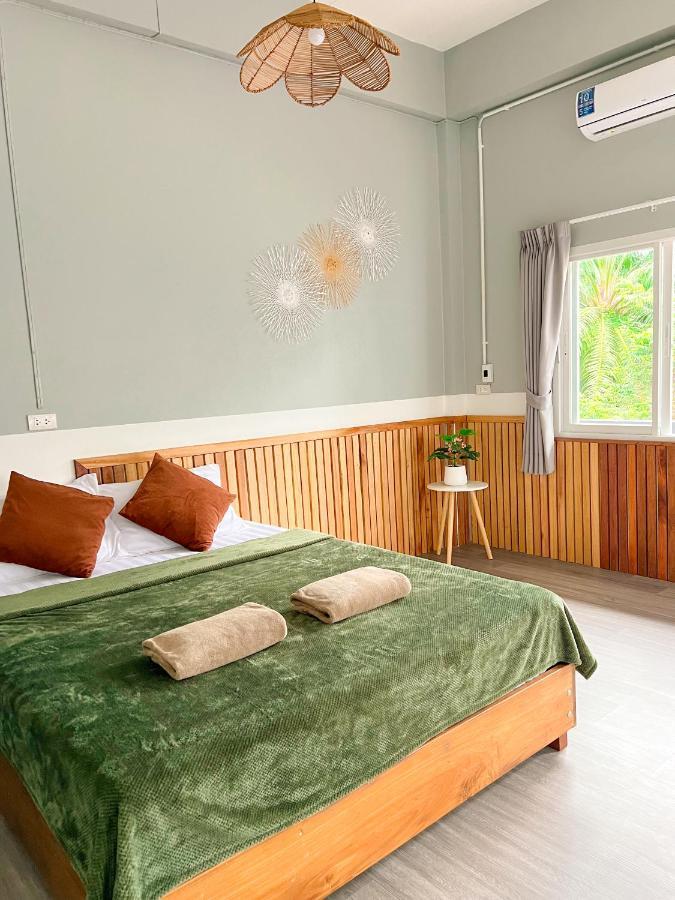 Private With Share Bathroom At Little Wild House Khaosok Khao Sok National Park