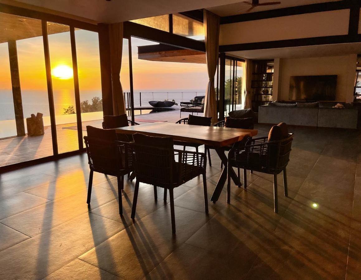 Aura Villa *