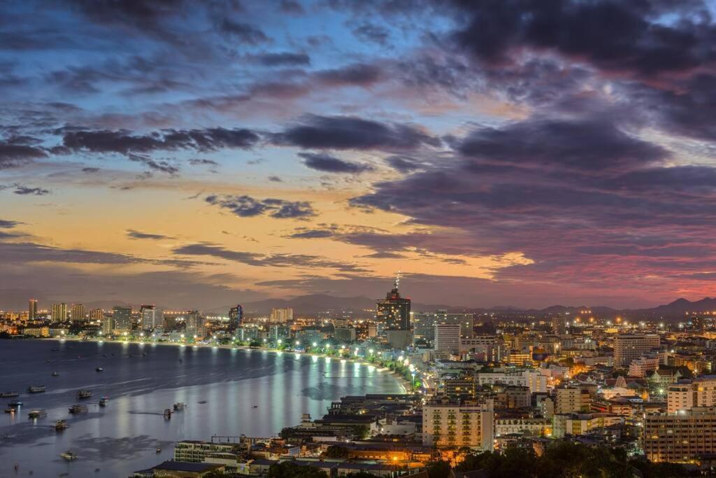 Art Under The Clouds 32nd Floor Sea View Superhost * Pattaya