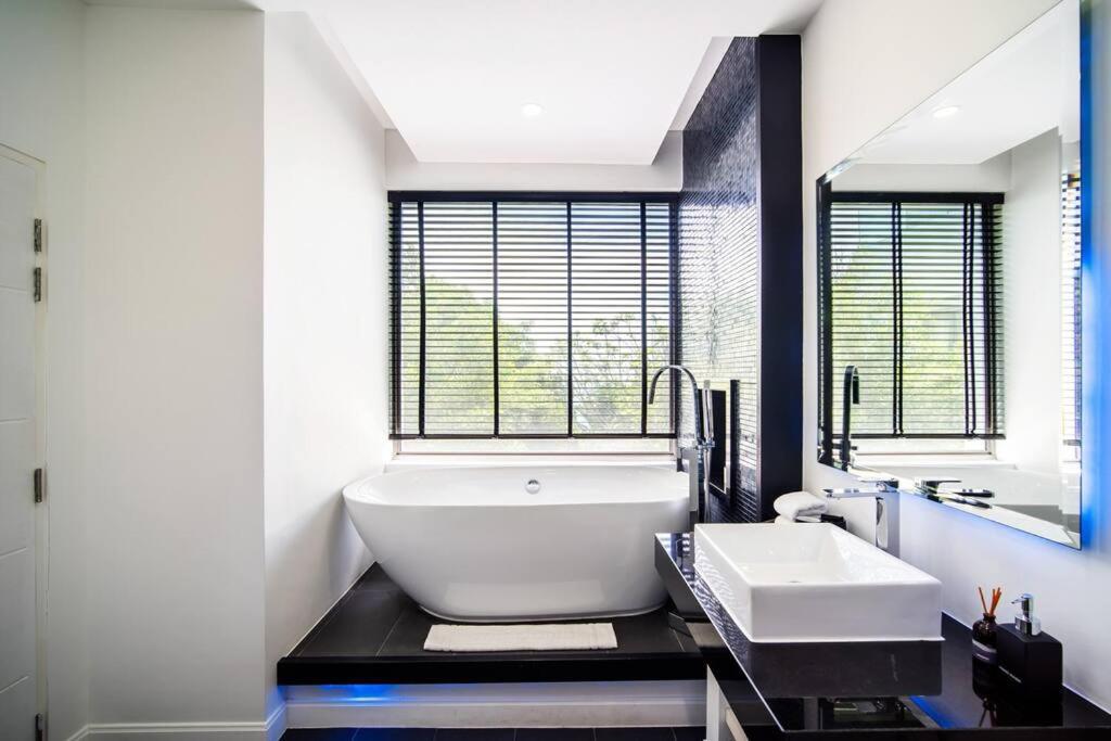 Kamala Seaview Moon Shadow 6 Bedroom,w/chef * Ban Nakhale