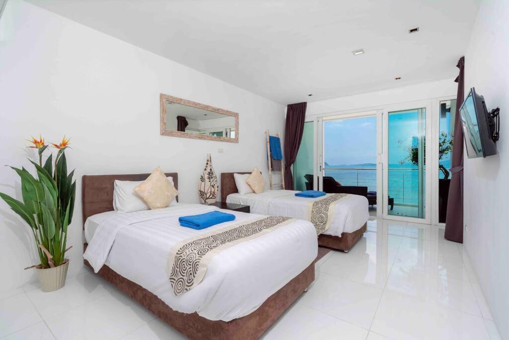 Beachfront 4 Bedrooms Penthouse With Breathtaking Sea View