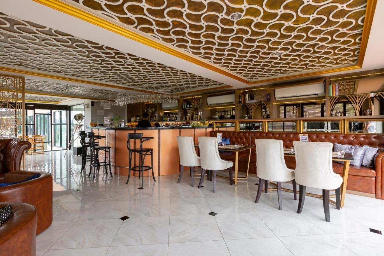 6th Avenue Apartment *
