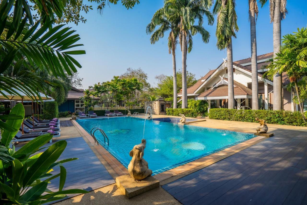 Le Charme Historical Park 4*