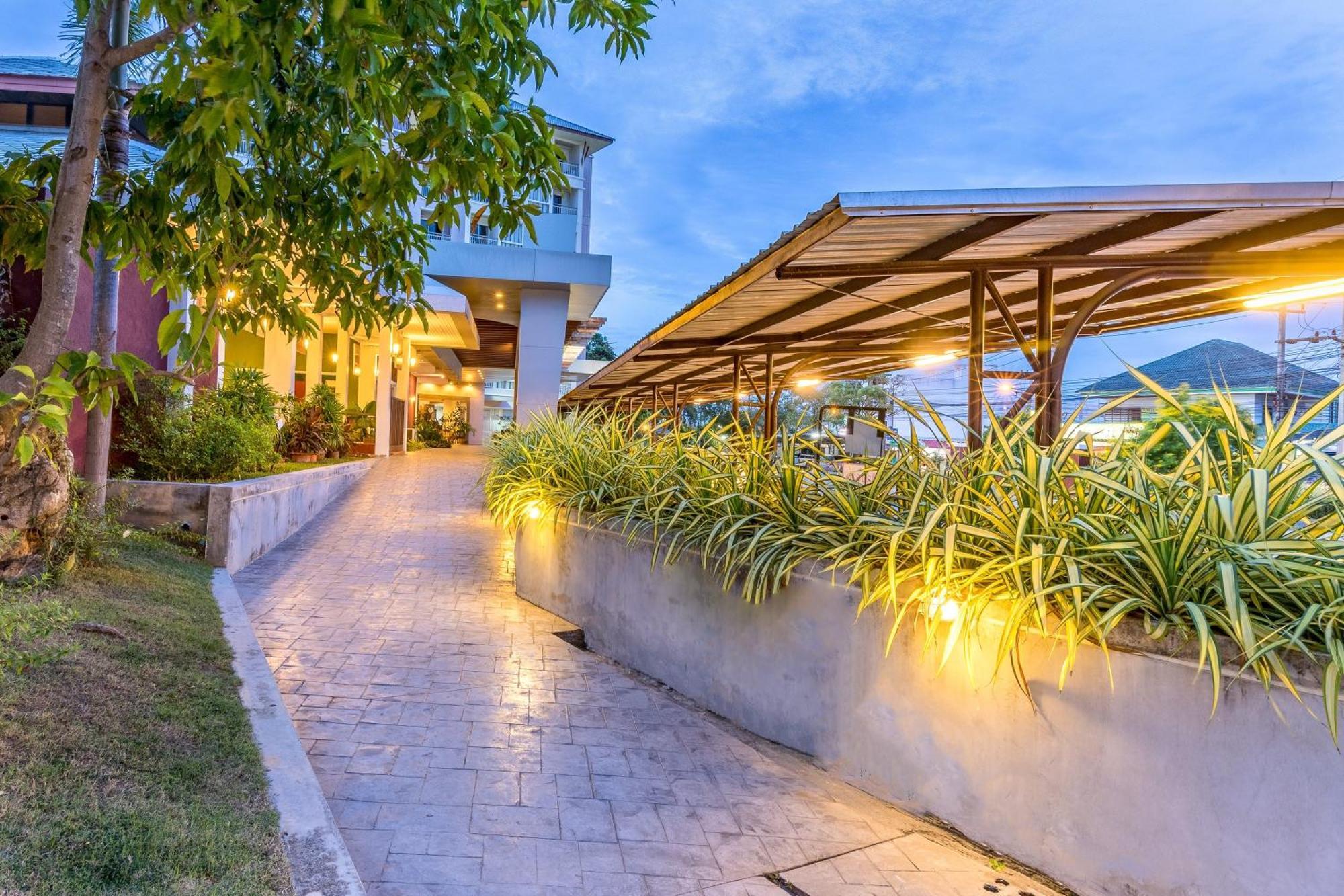 Eastiny & Hotel 4*