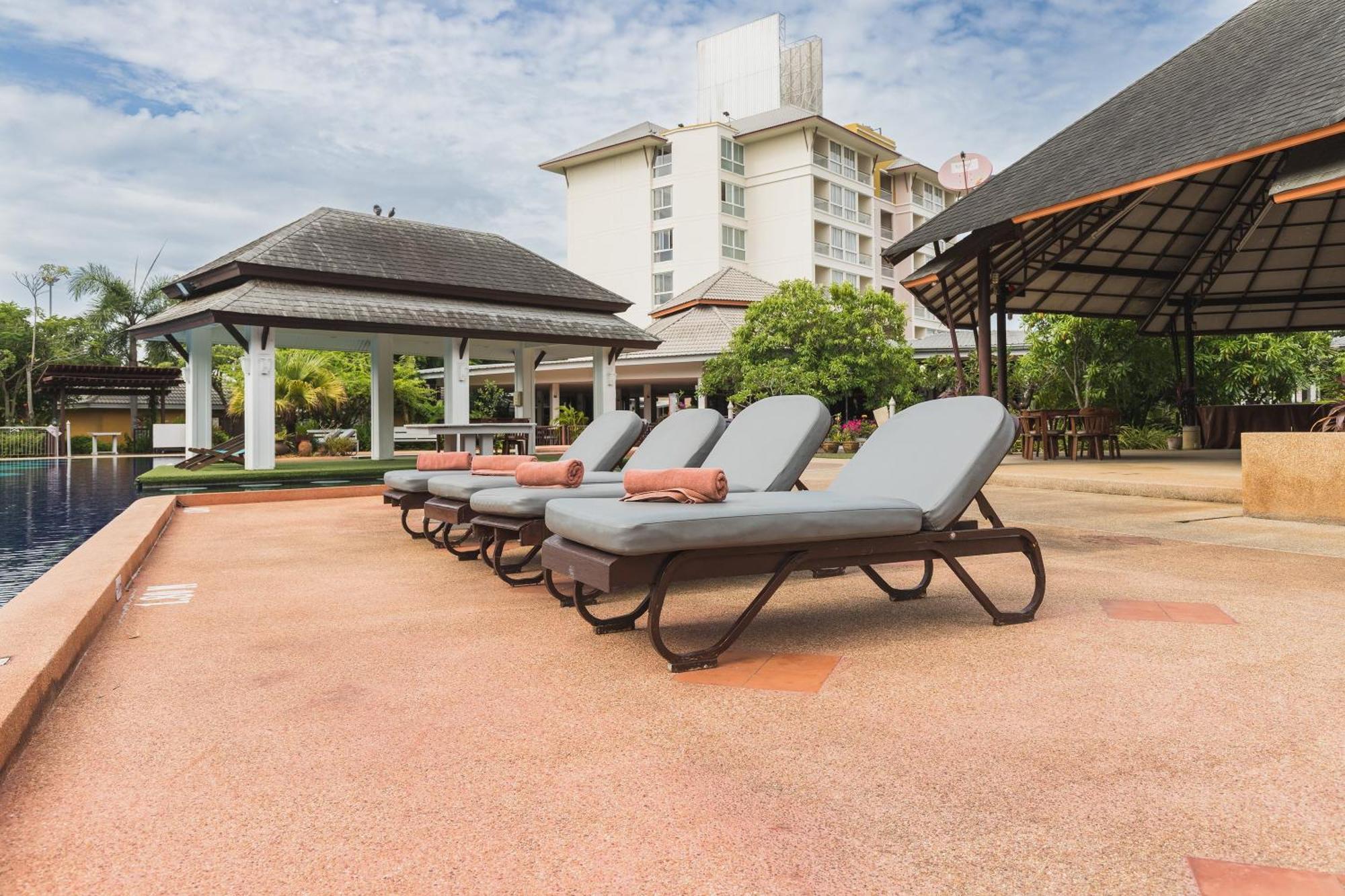 Hotel Eastiny & Nong Prue