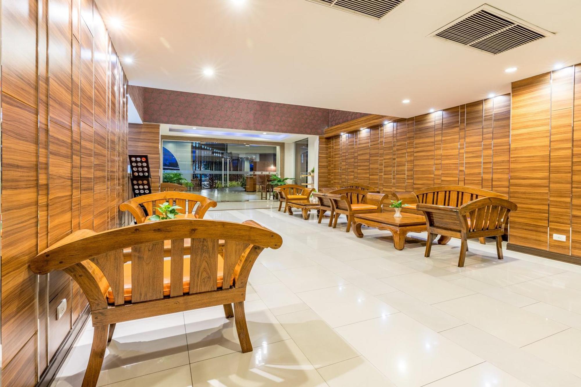 Eastiny & 4* Nong Prue