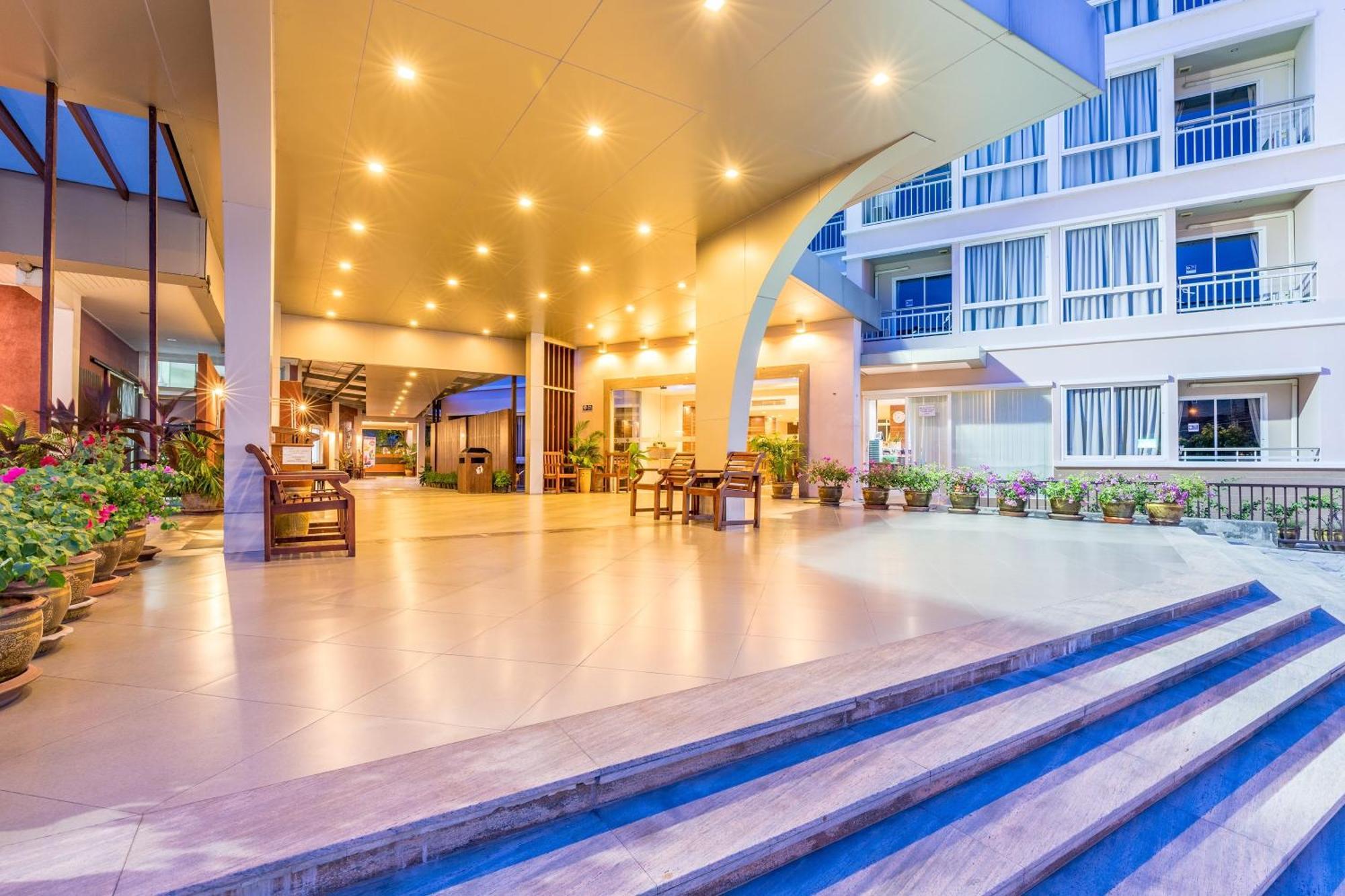 Eastiny & Hotel 4*