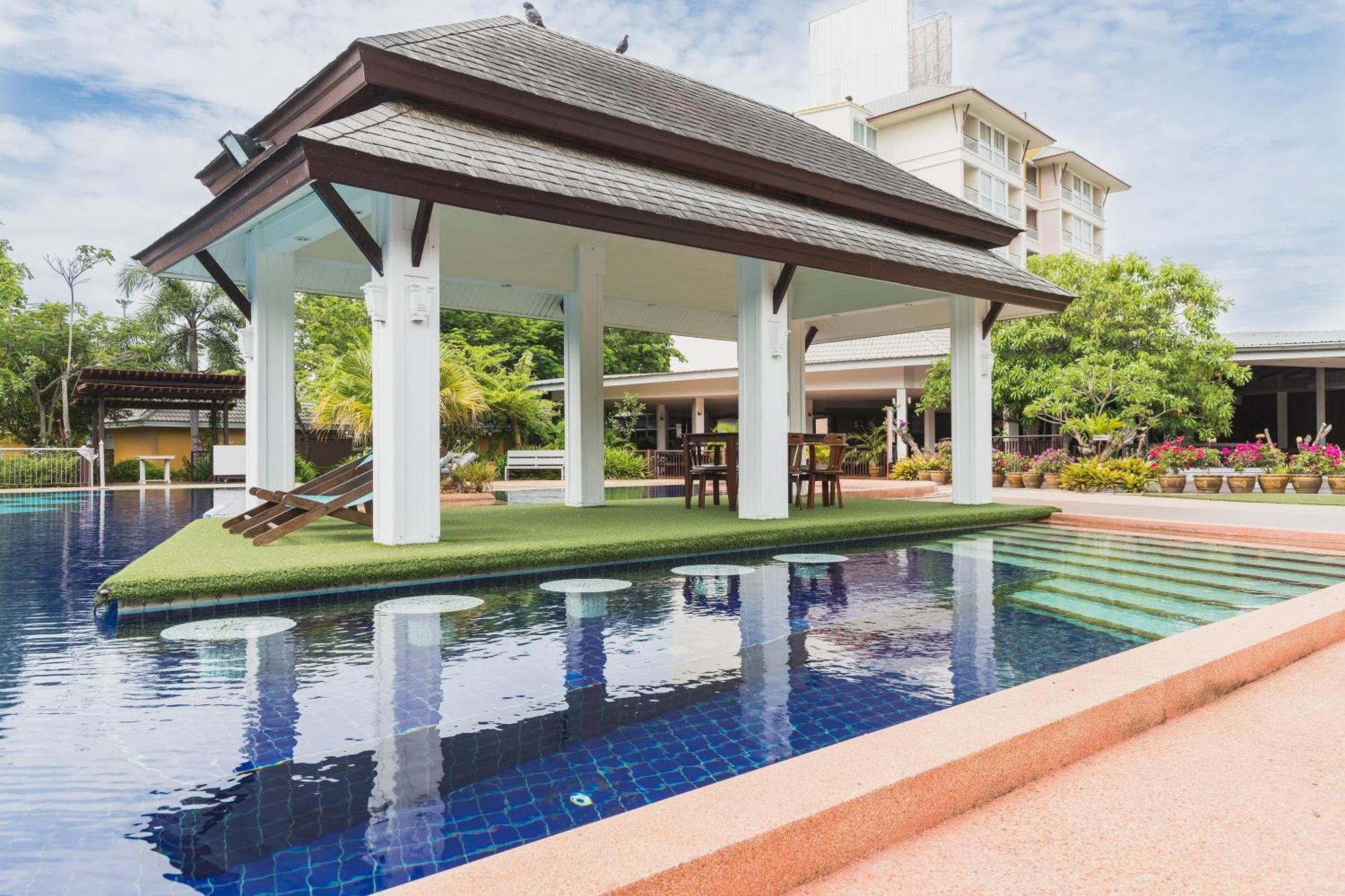 Eastiny & 4* Nong Prue