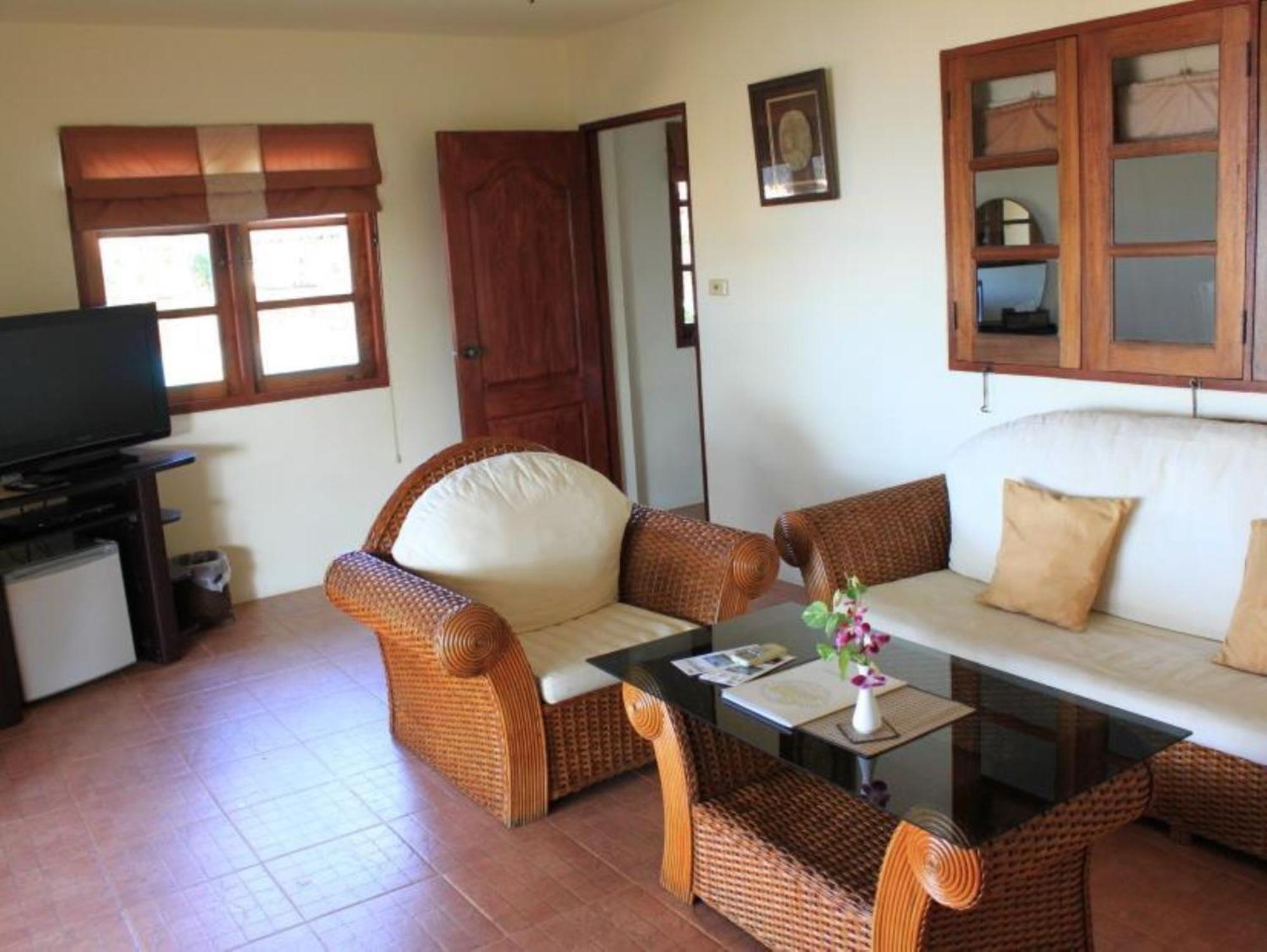 The Waterfront At Fishermans Village 3*