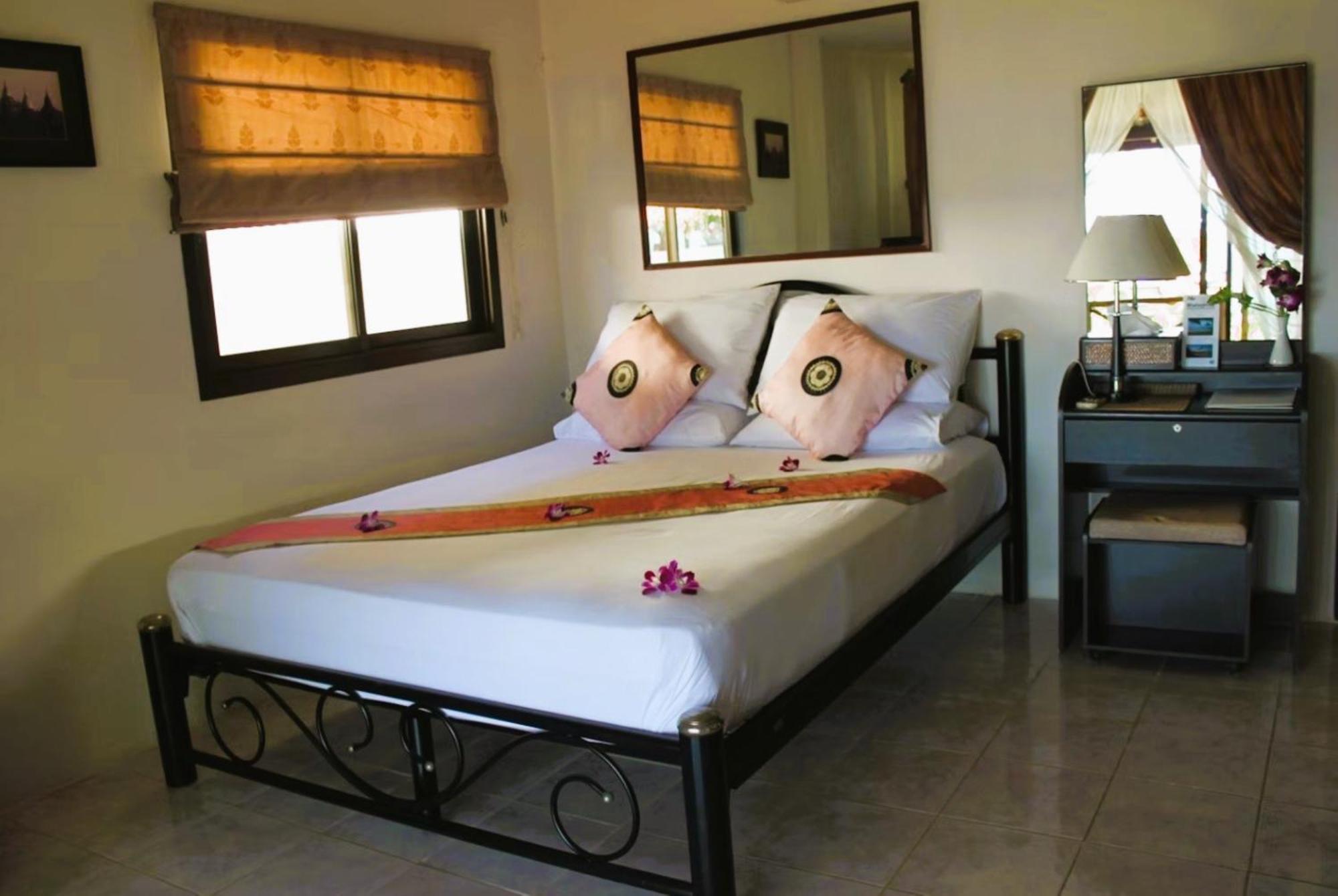 The Waterfront At Fishermans Village Resort 3*