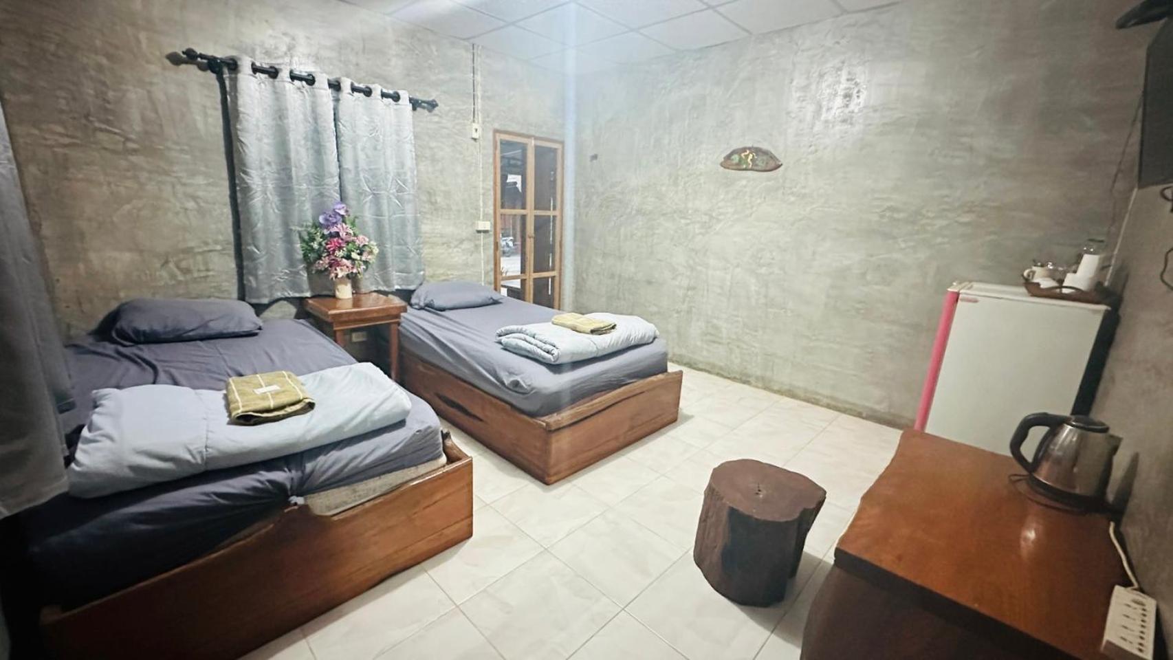 Resort Ban Pataraphan: Traditional Thai Retreat In Khunyuam, Maehongson *