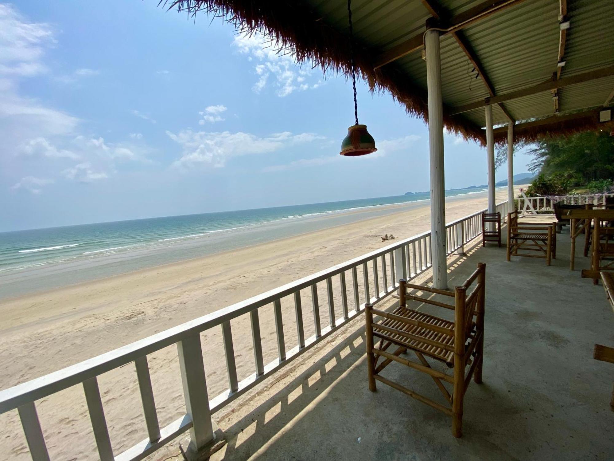 Guest house หาดทรายขาวรีสอร์ท