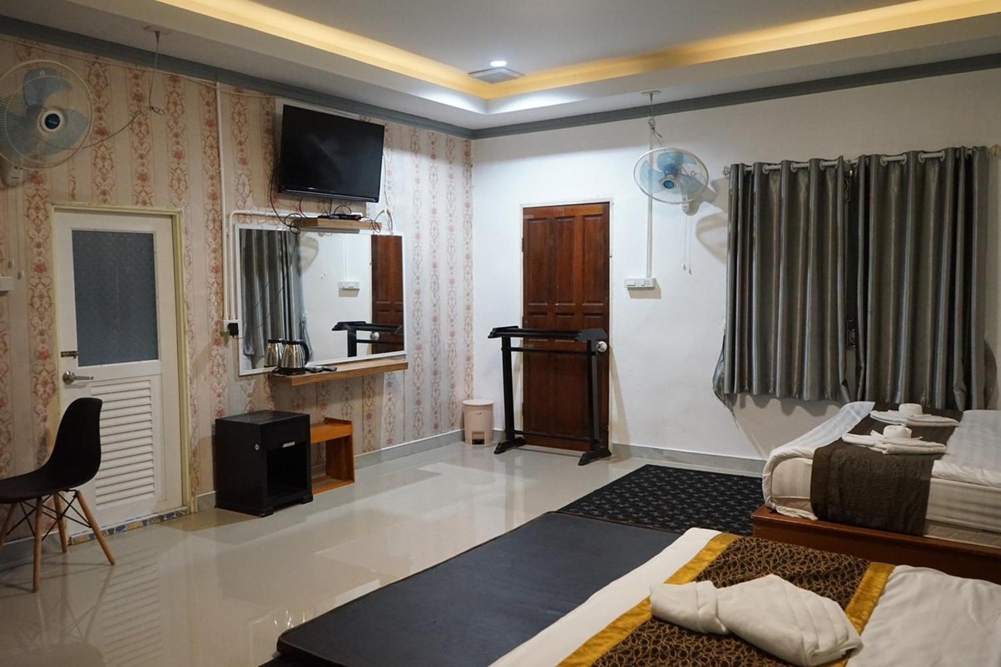 Hotel Chaiyai River Front Sichon