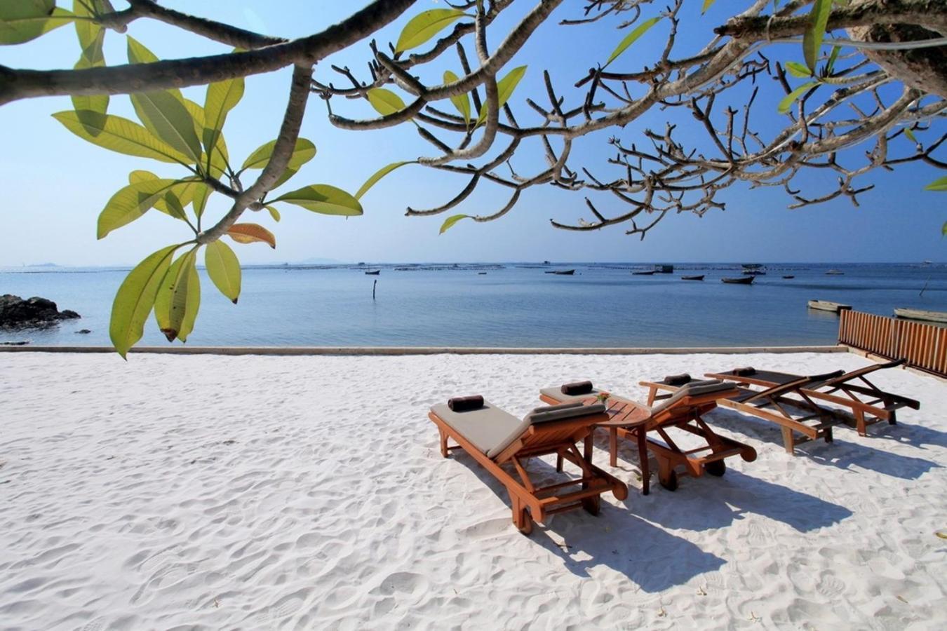 Balcony Seaside Sriracha & Serviced 5* Si Racha