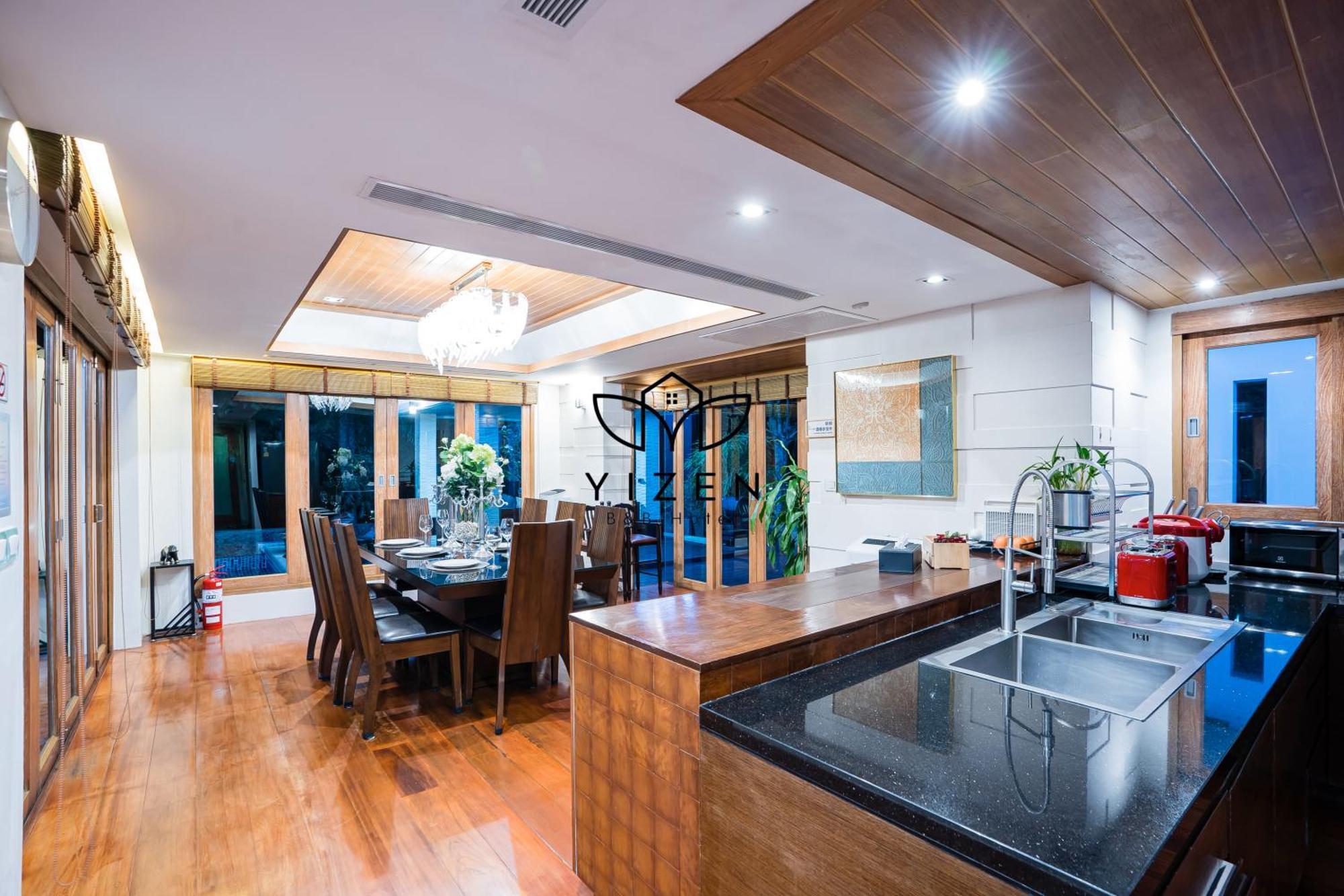 Yizen Beachfront Seaview Villa Pattaya