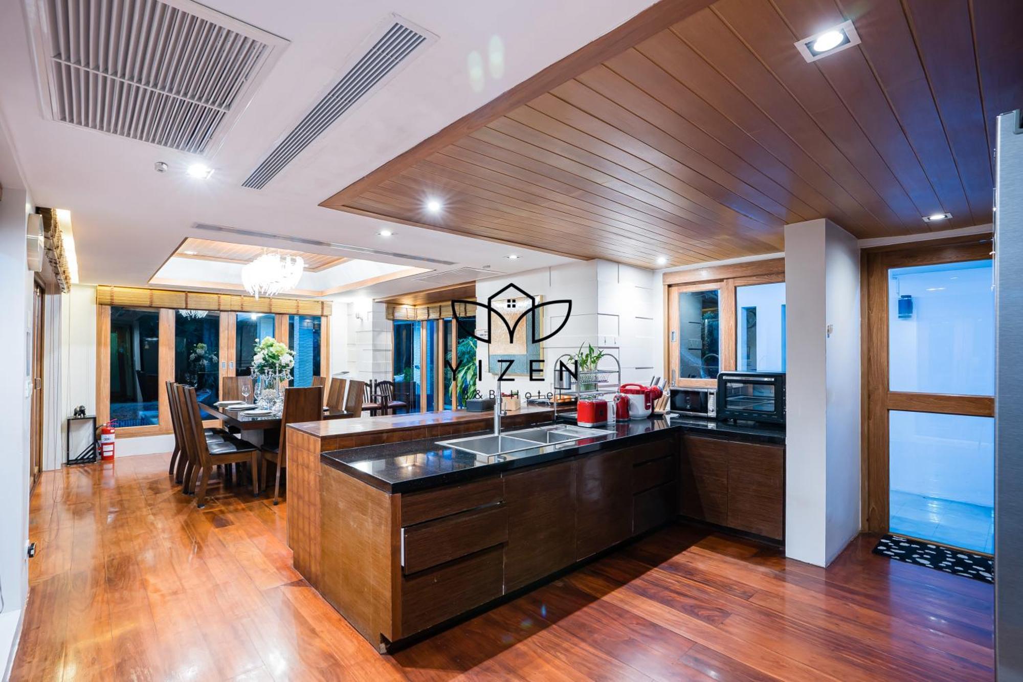 Yizen Beachfront Seaview Villa Pattaya