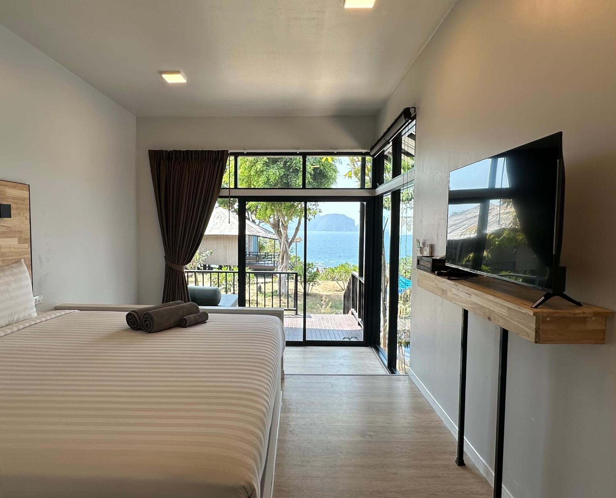 Hip Seaview @