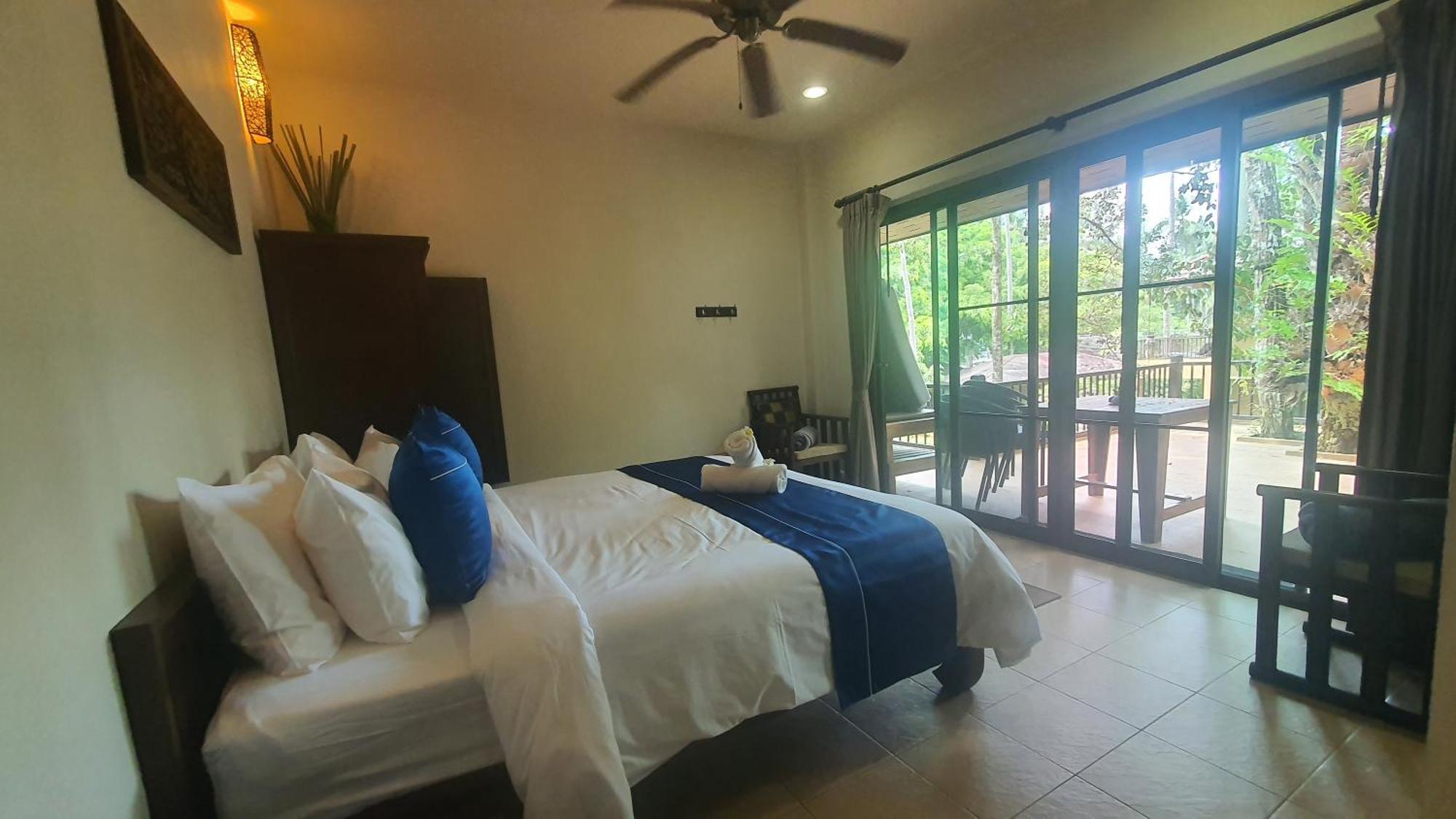 Khaotong At Melina's Villa