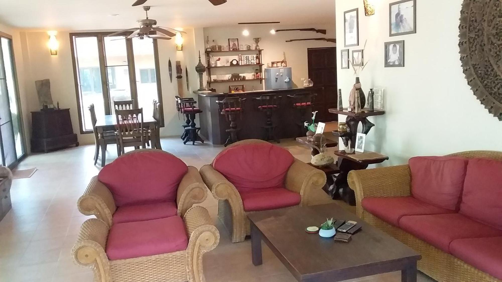 Khaotong At Melina's Villa