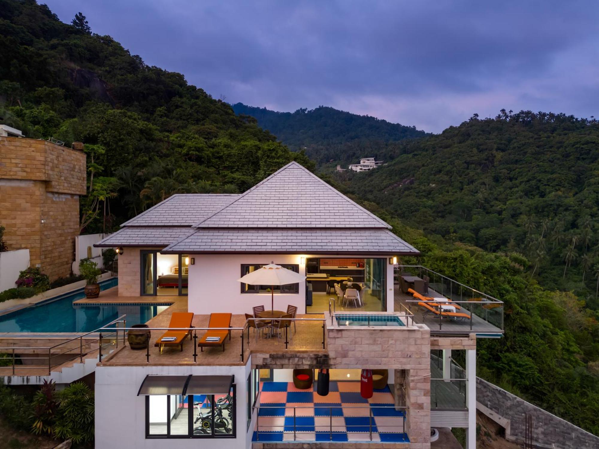 Tropical 3 *