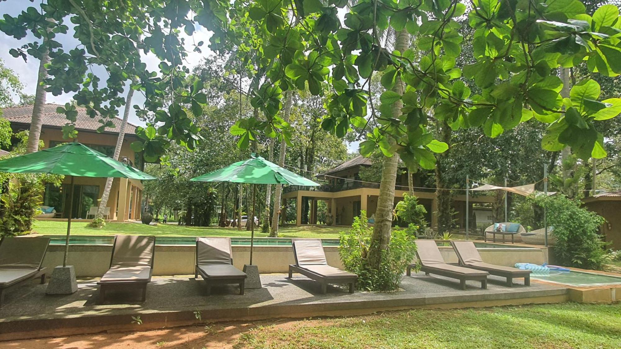 Melina Front Resort