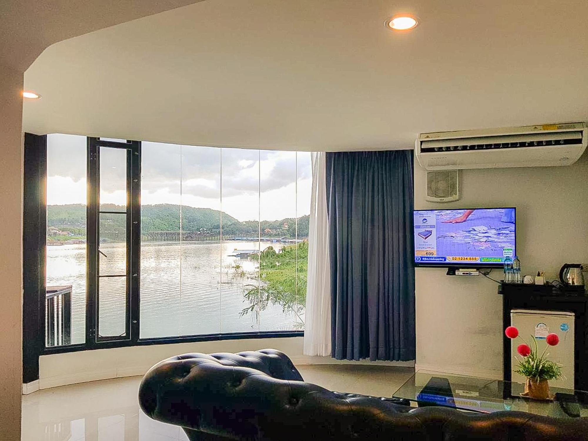 Pornpailin Riverside 3*