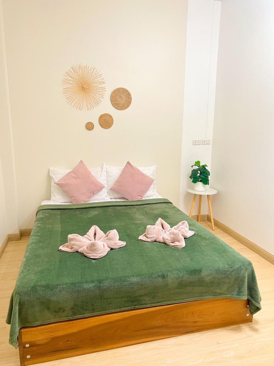 Private With Share Bathroom At Little Wild House Khaosok *