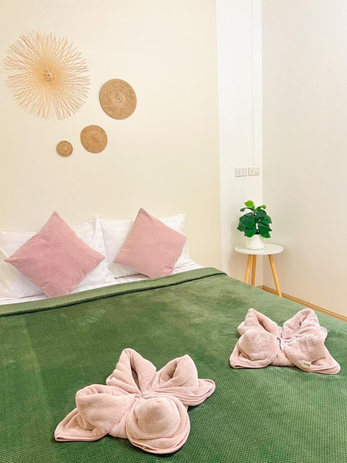 Homestay Private With Share Bathroom At Little Wild House Khaosok