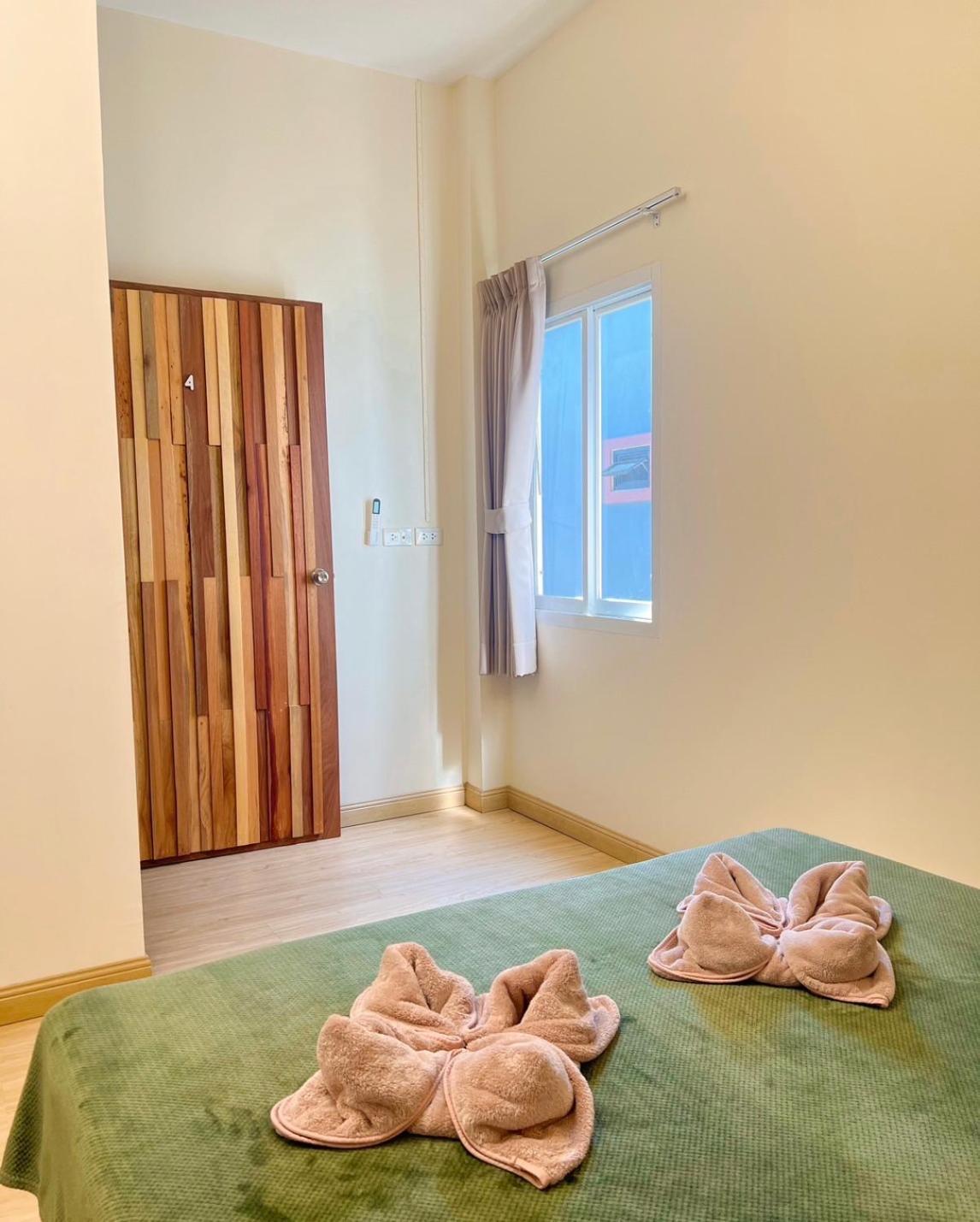 Private With Share Bathroom At Little Wild House Khaosok Homestay