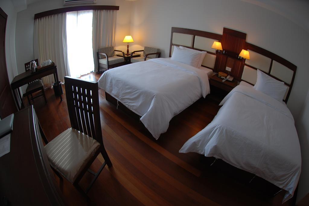 River Hotel 3*