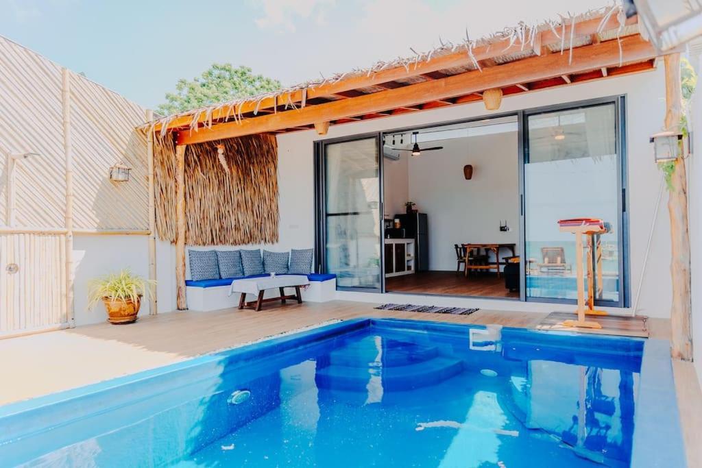 Seasalt Beachfront Home, Private Pool, 2 Bedroom House Holiday home Chaloklum