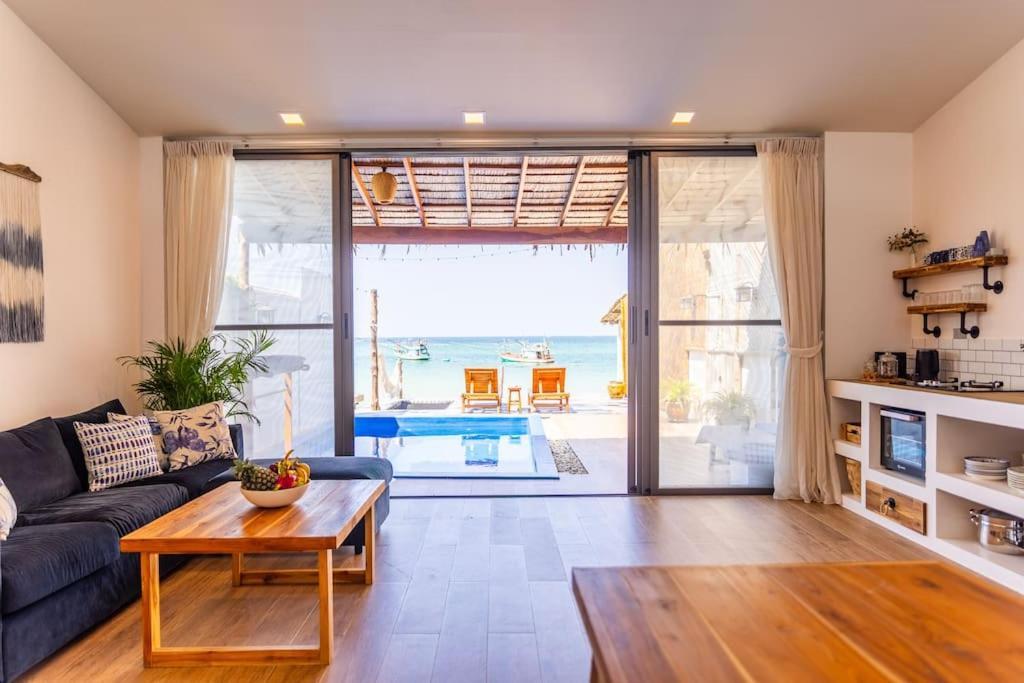 Seasalt Beachfront Home, Private Pool, 2 Bedroom House