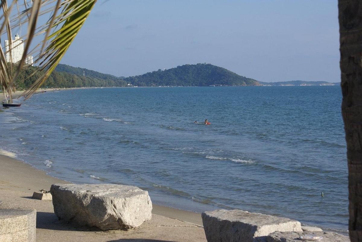 Sammy Seaview: Beachfront Golden Elephant At Mae Ramphueng Apartment