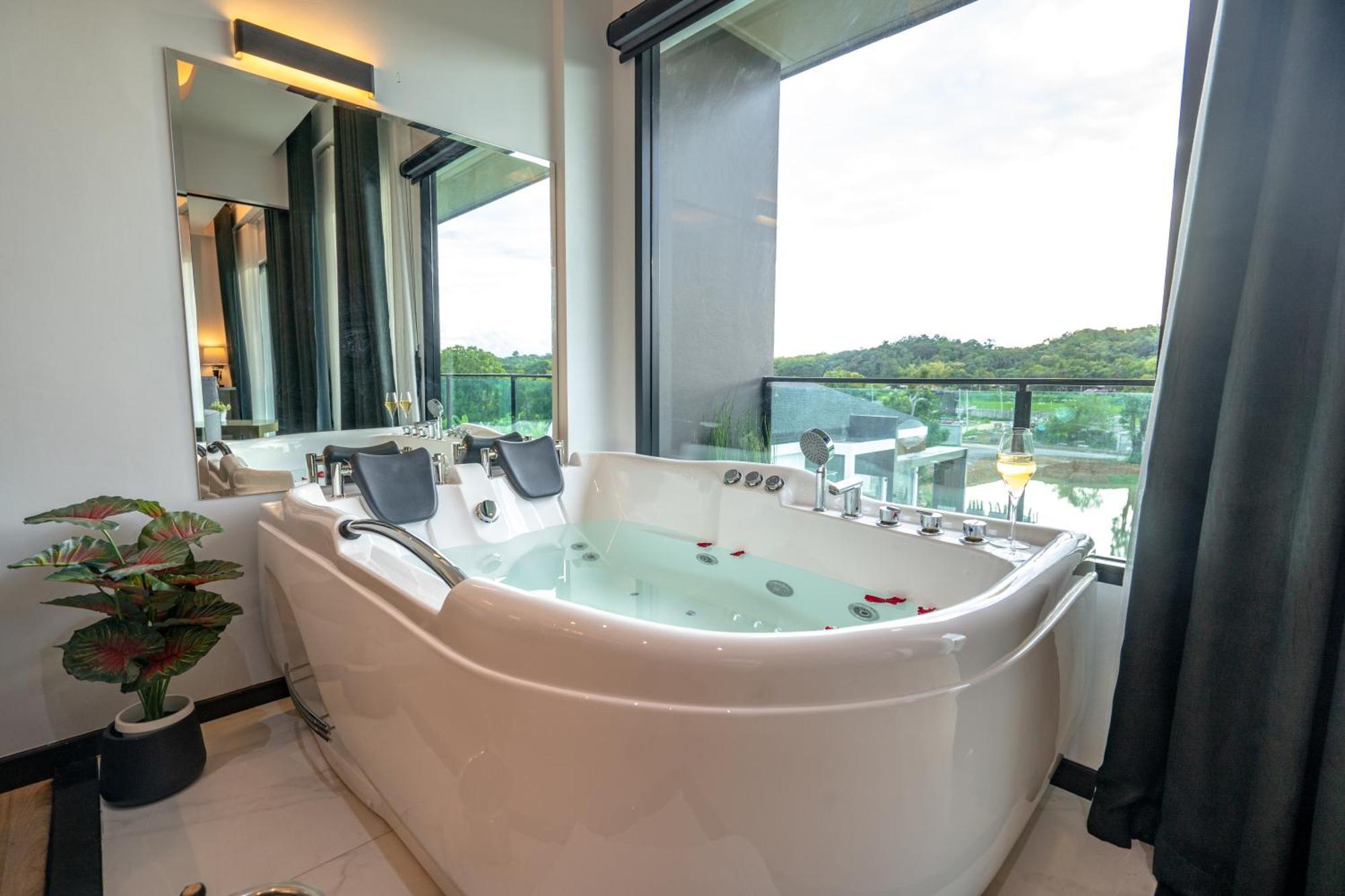 Pim Pool Hotel Nan