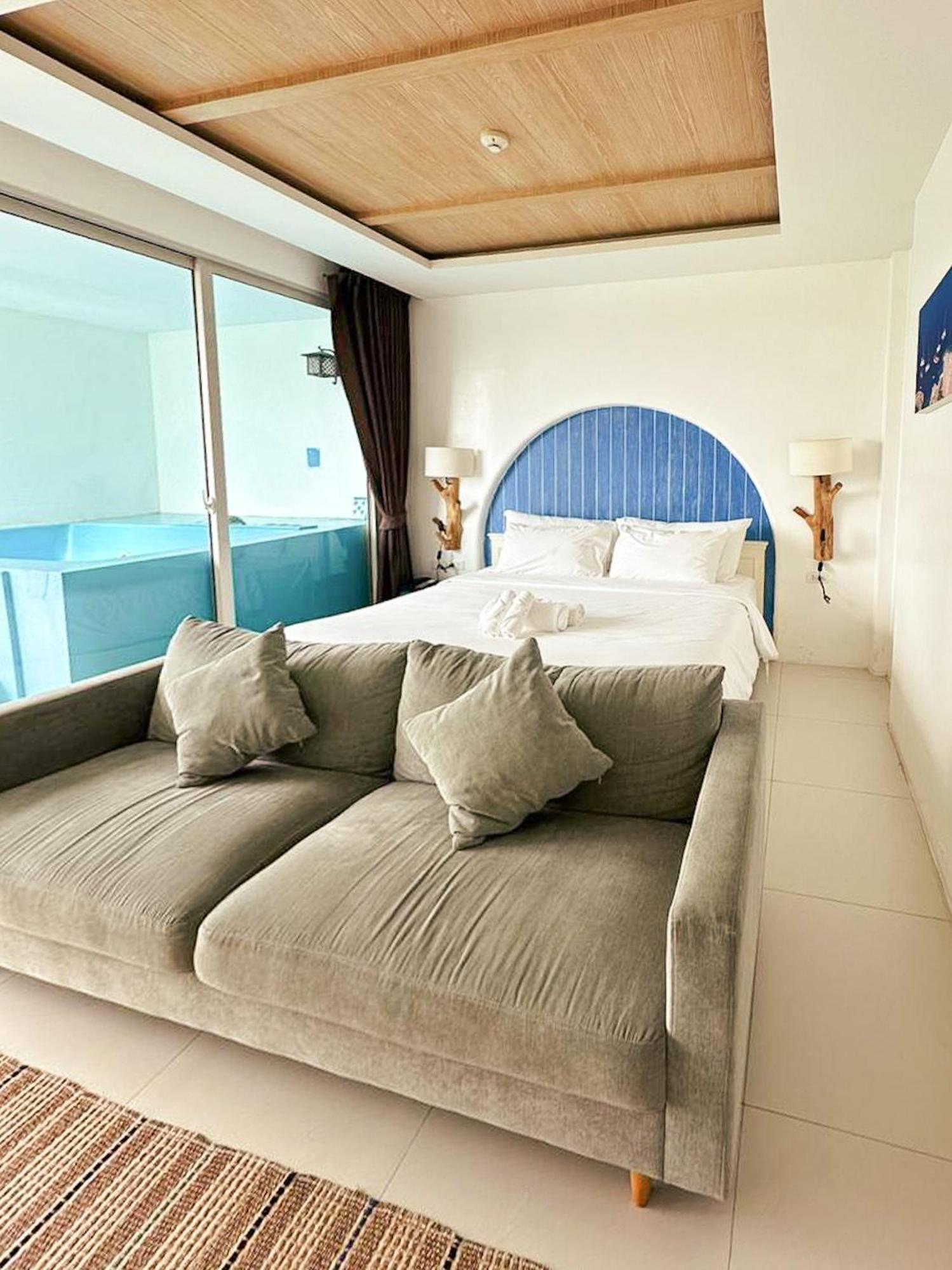 Costa & Jacuzzi Hotel