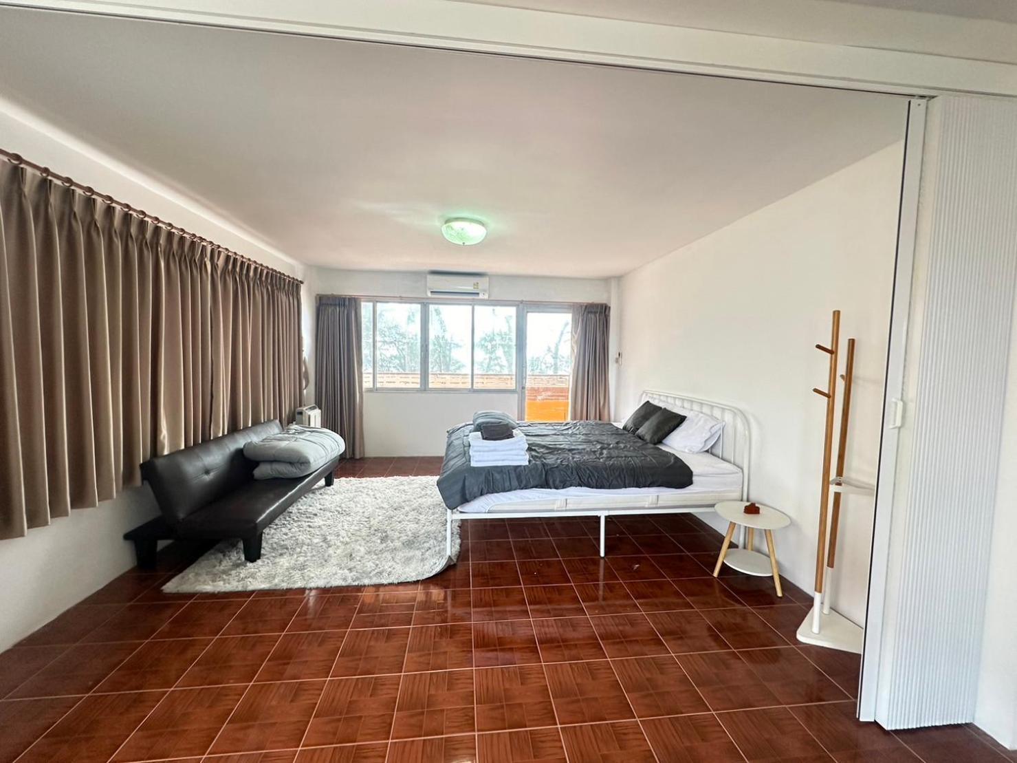 Beachfront Family Room, Relax & Sunbathe 5 Guests *