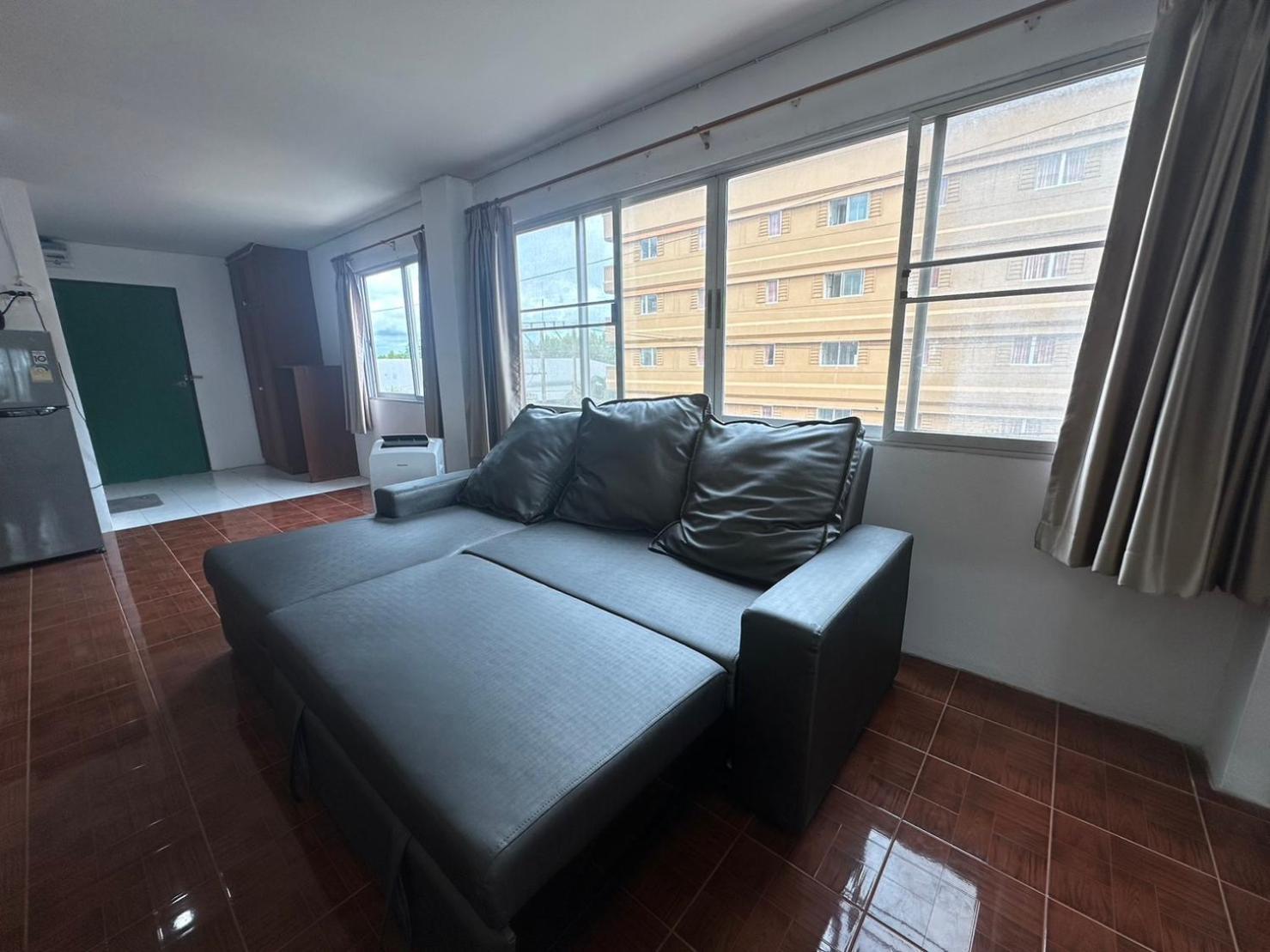 Beachfront Family Room, Relax & Sunbathe 5 Guests Apartment