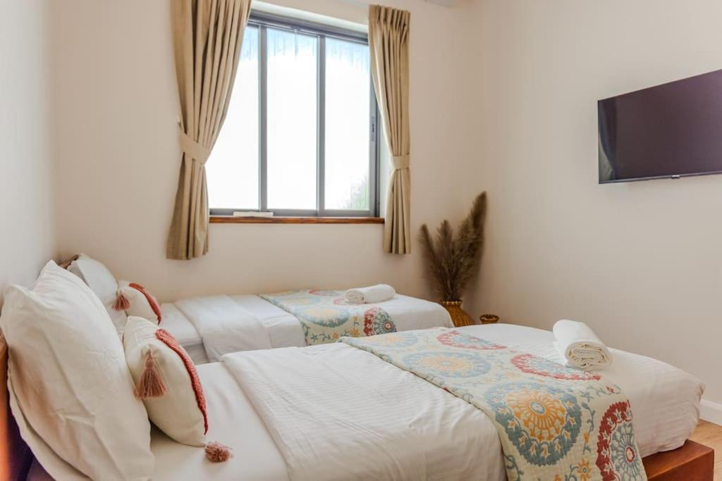 Seasalt Beachfront Home, Private Pool, 2 Bedroom House Holiday home
