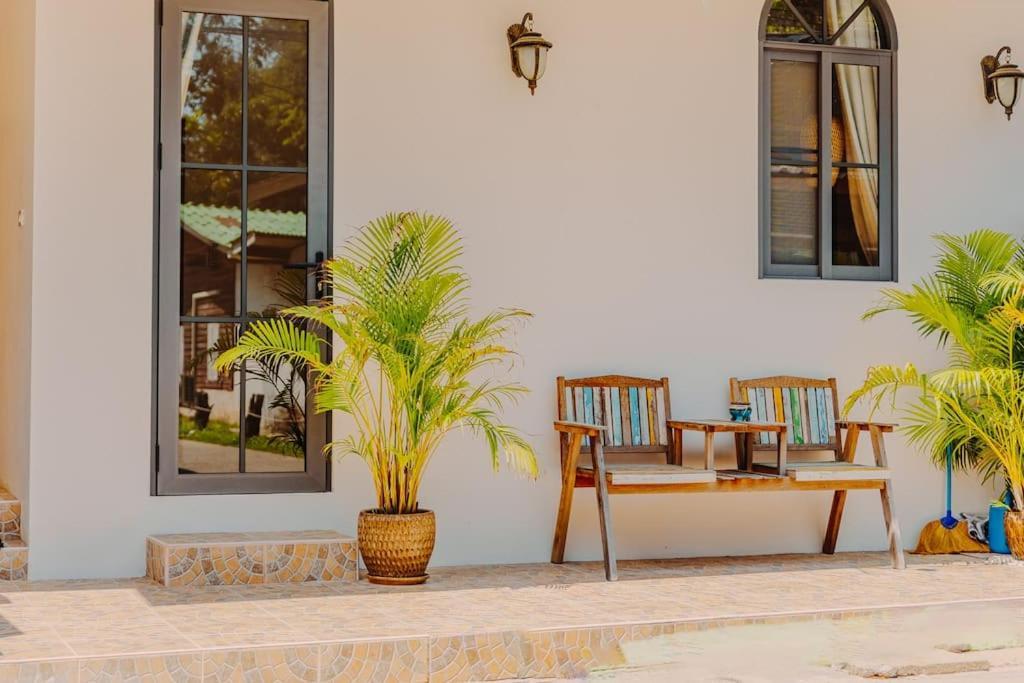Seasalt Beachfront Home, Private Pool, 2 Bedroom House