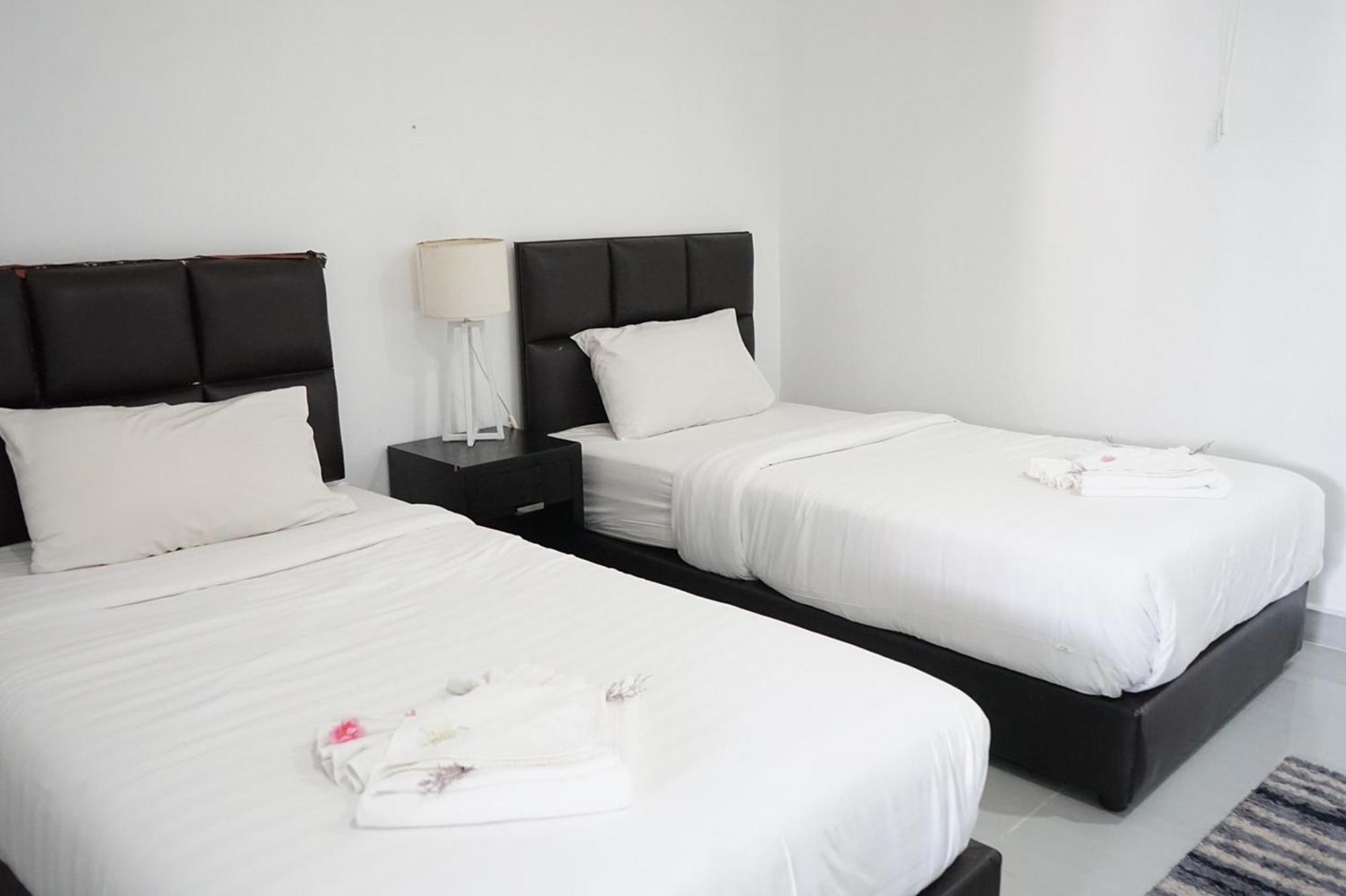 Hotel Chaiyai River Front Sichon