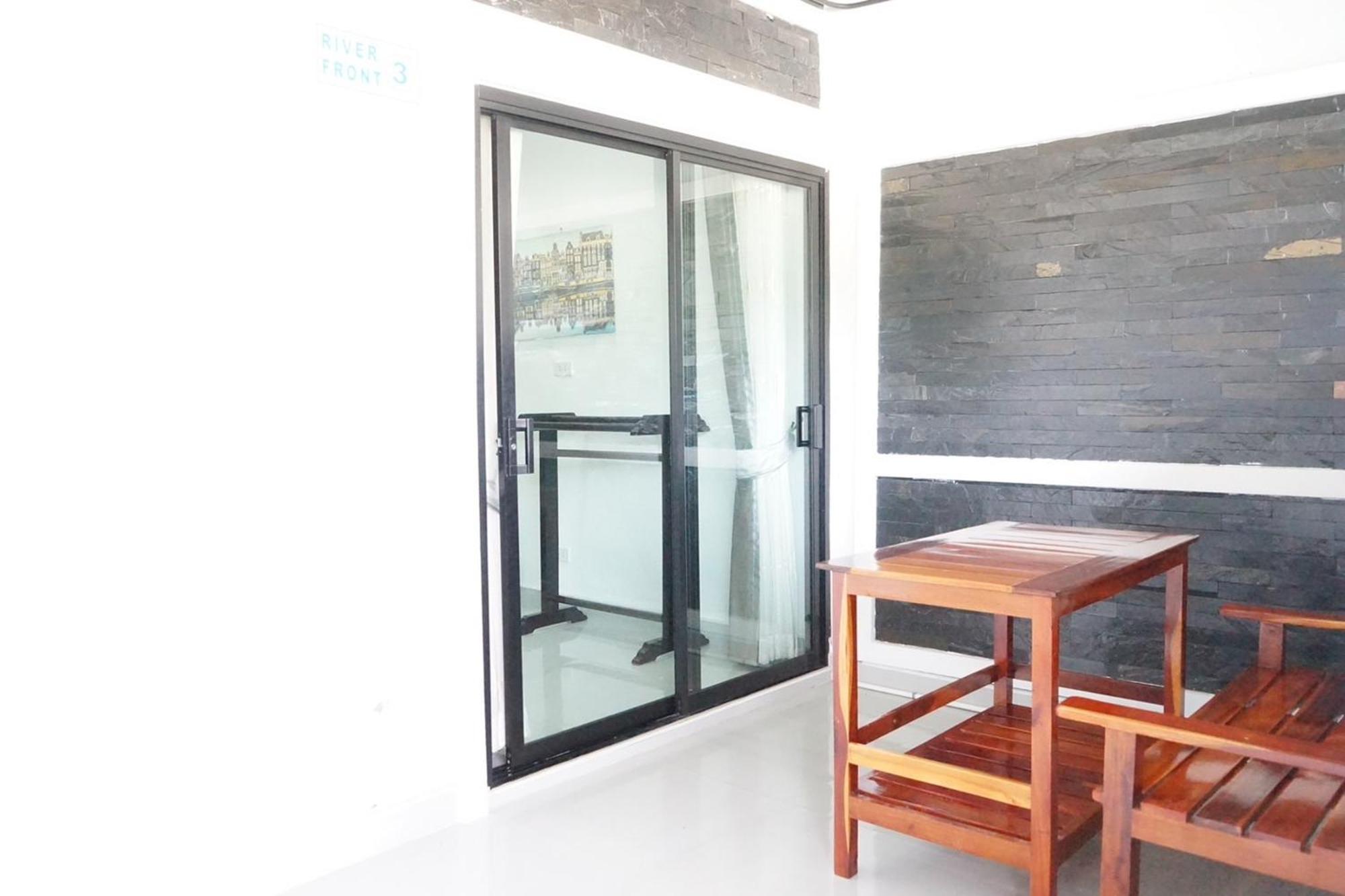 Chaiyai River Front Hotel 4*