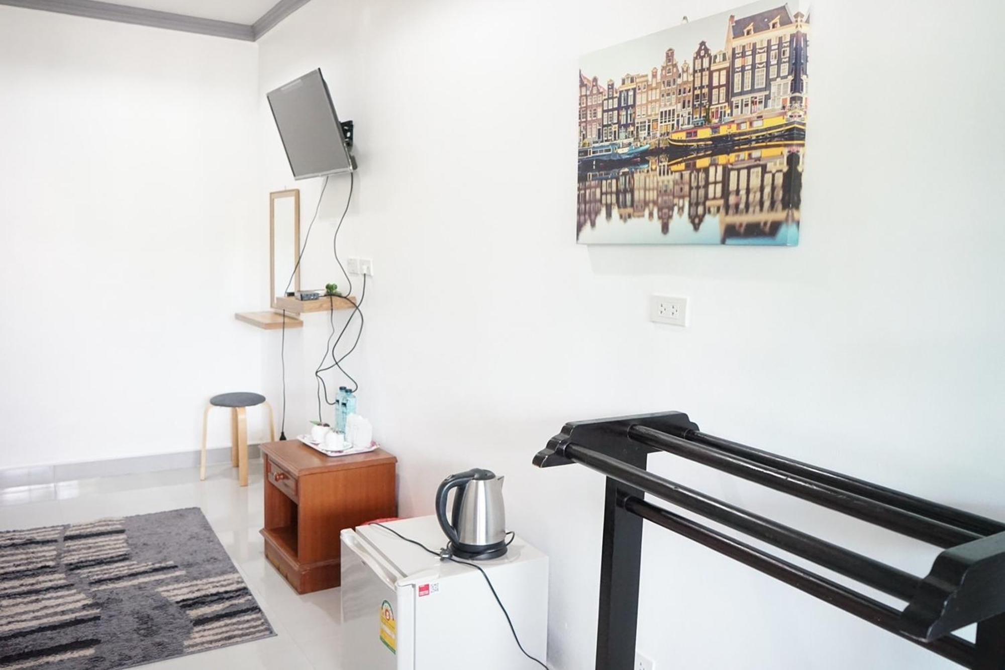 Chaiyai River Front Hotel