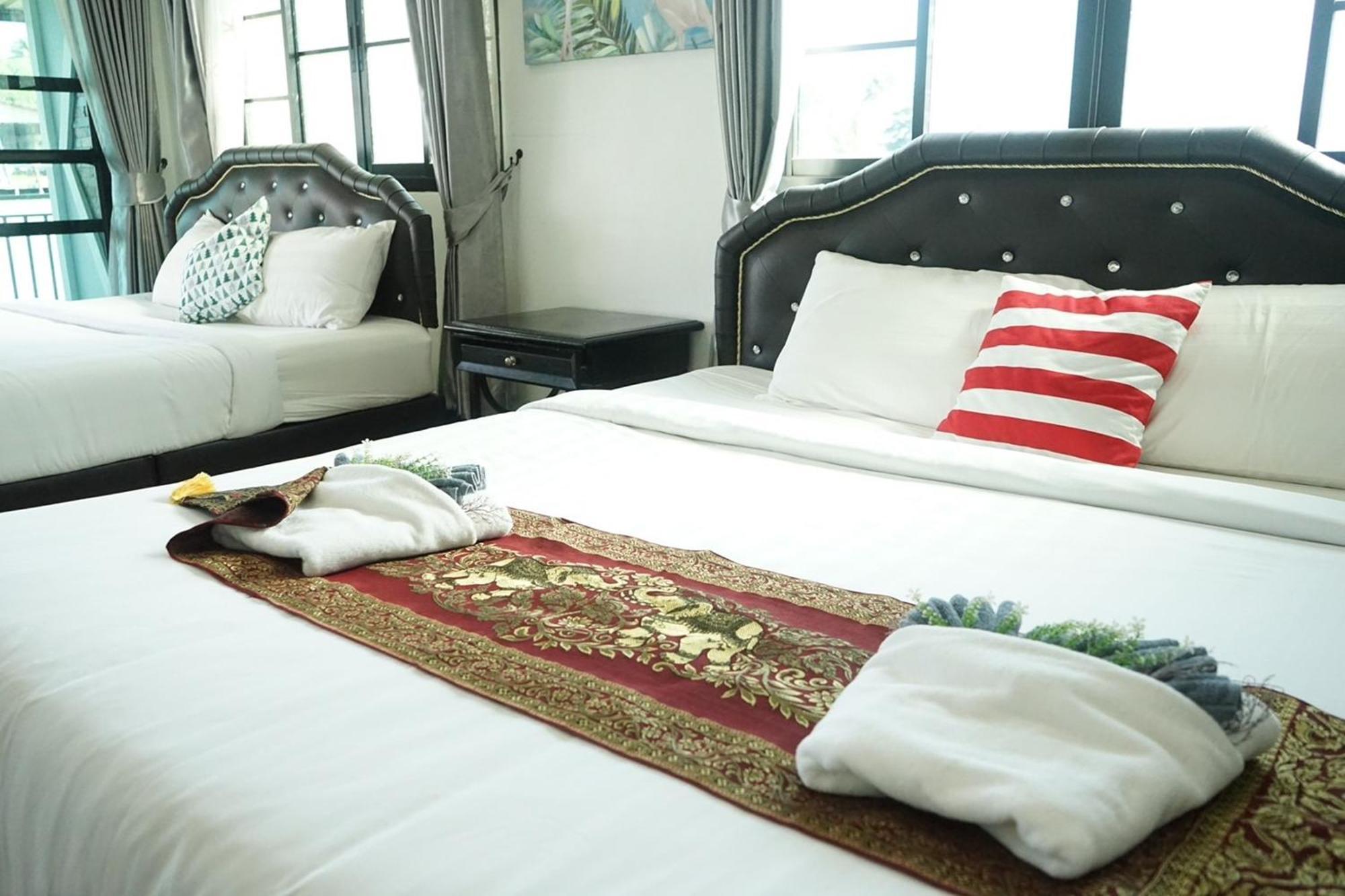 Chaiyai River Front Hotel 4*