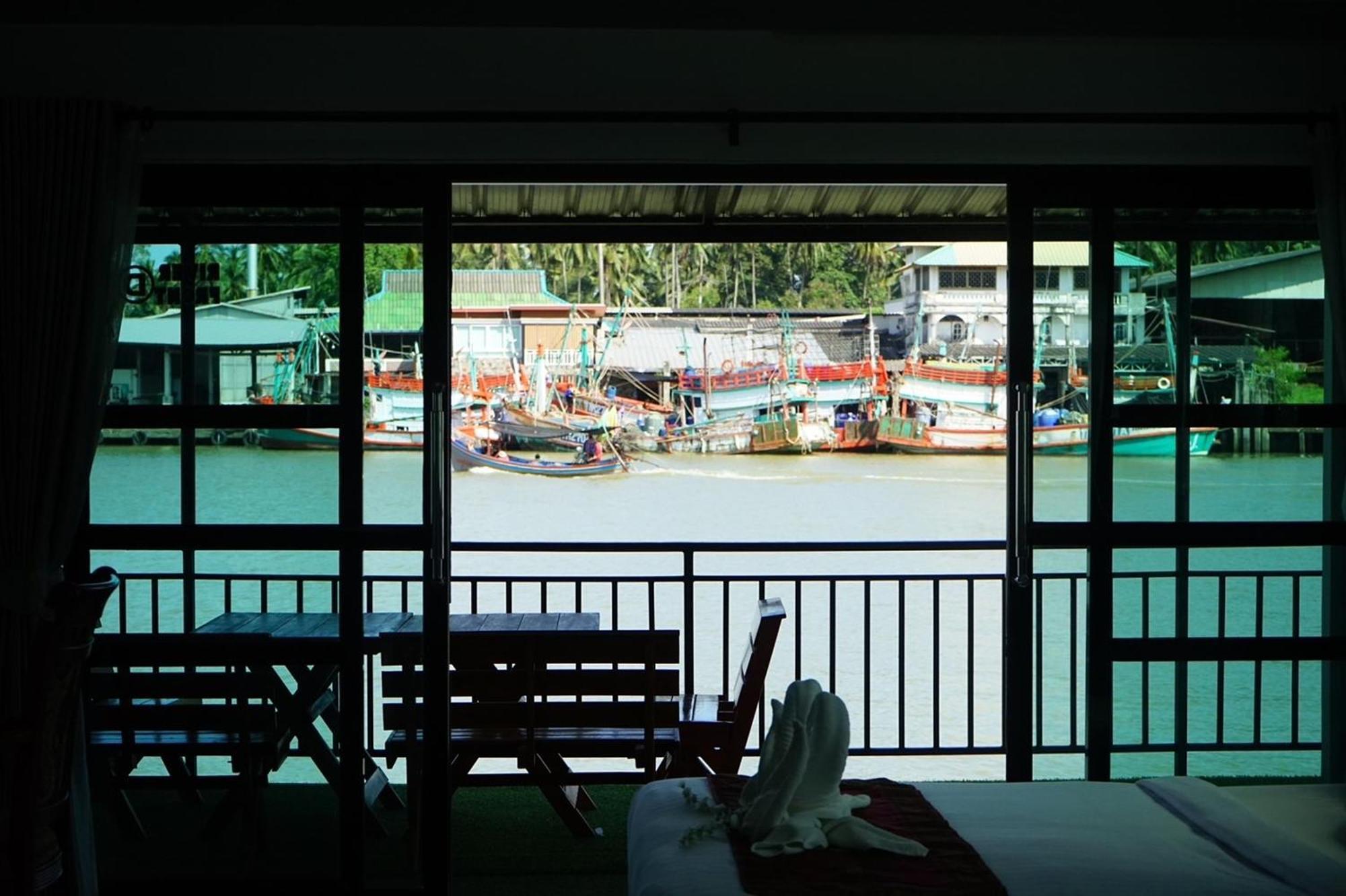 Chaiyai River Front Hotel Sichon