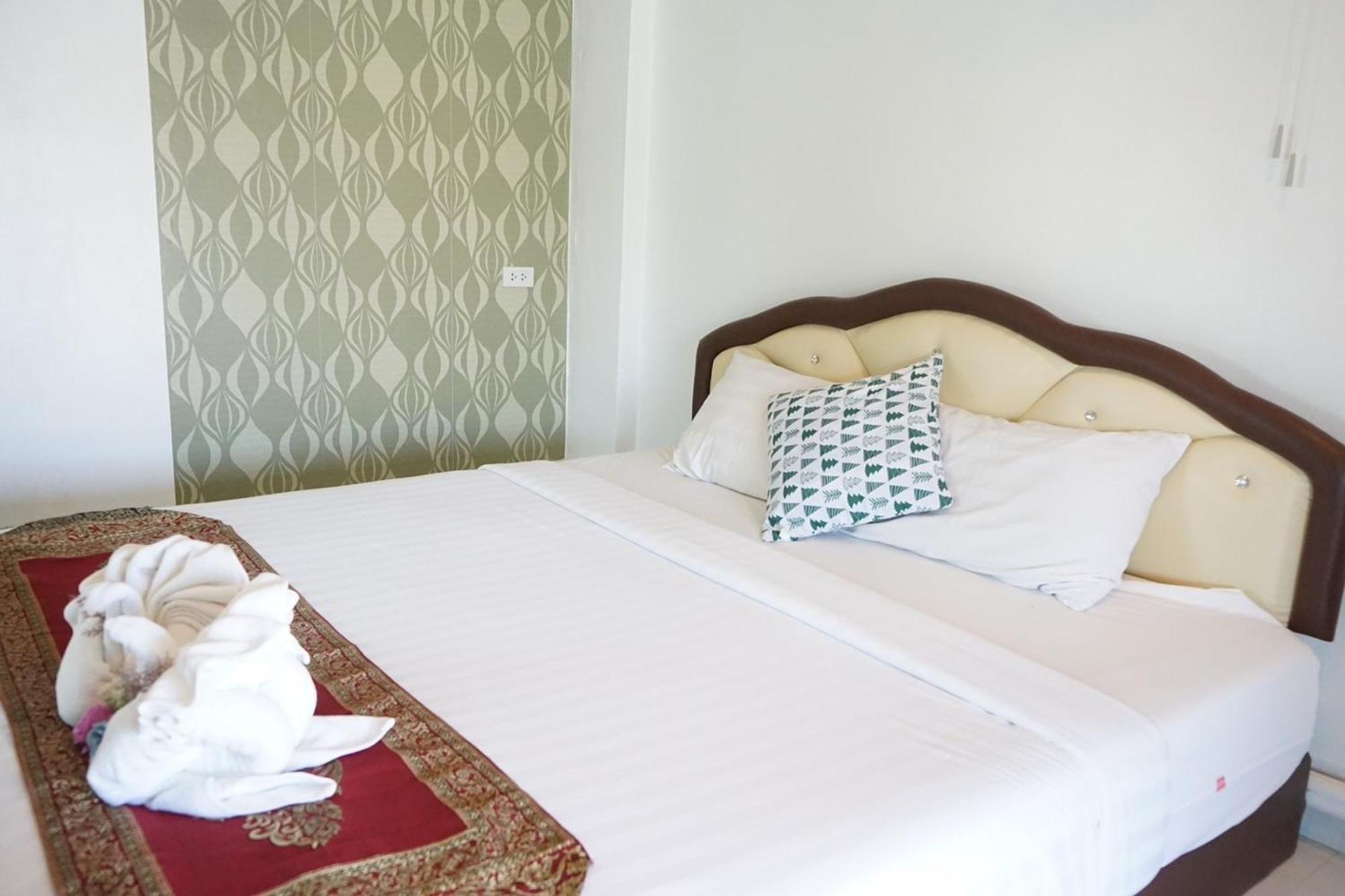 Hotel Chaiyai River Front Sichon