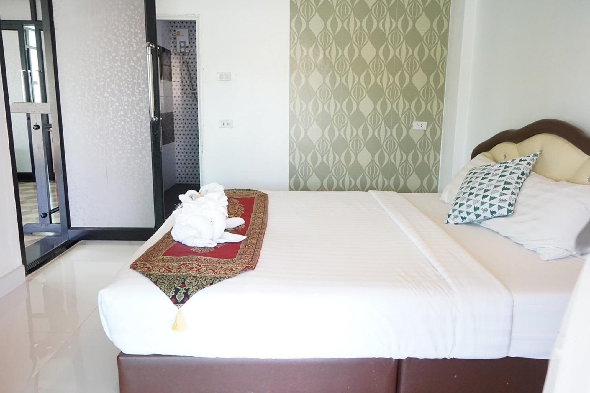 Hotel Chaiyai River Front Sichon