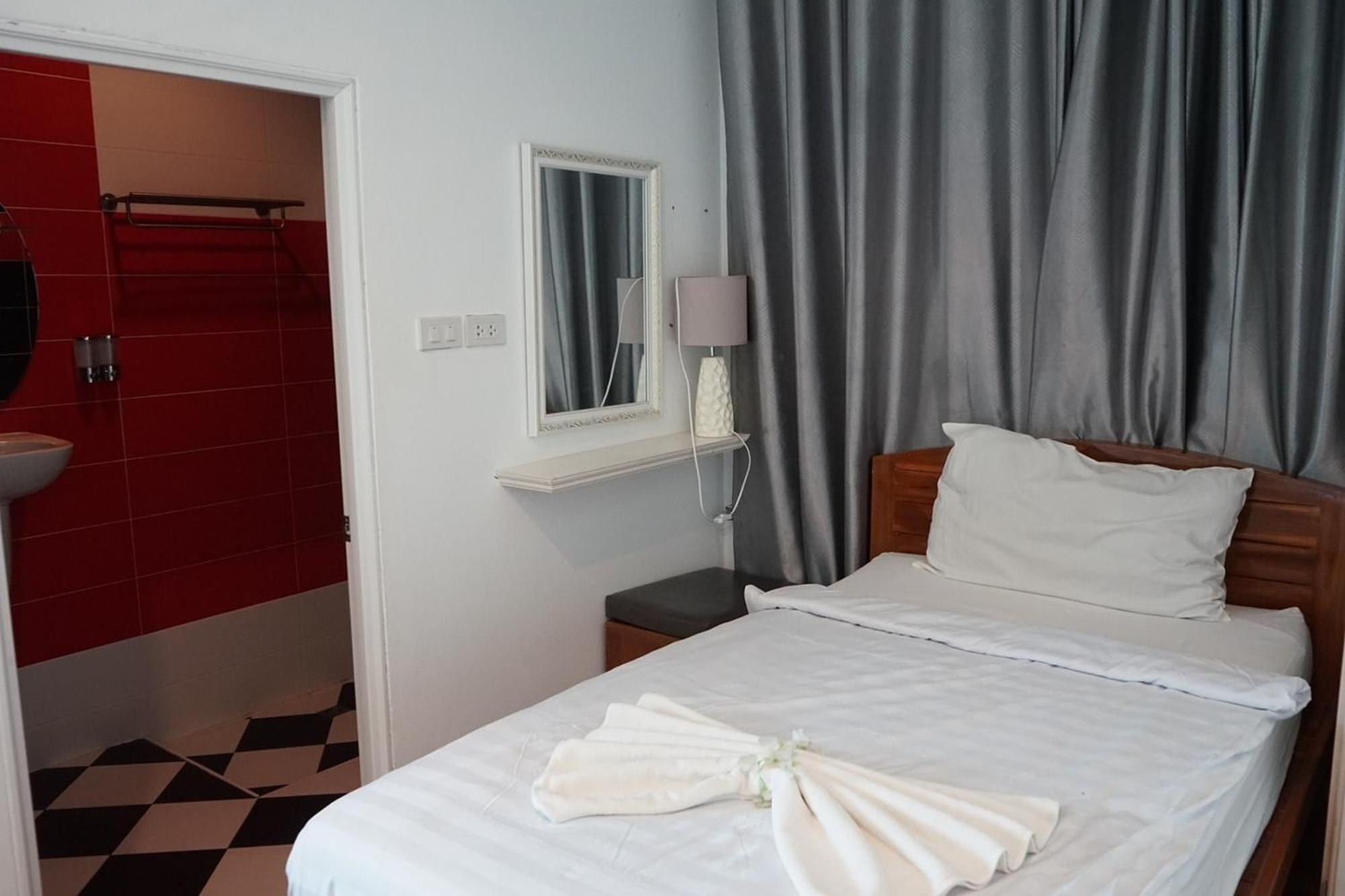 Hotel Chaiyai River Front