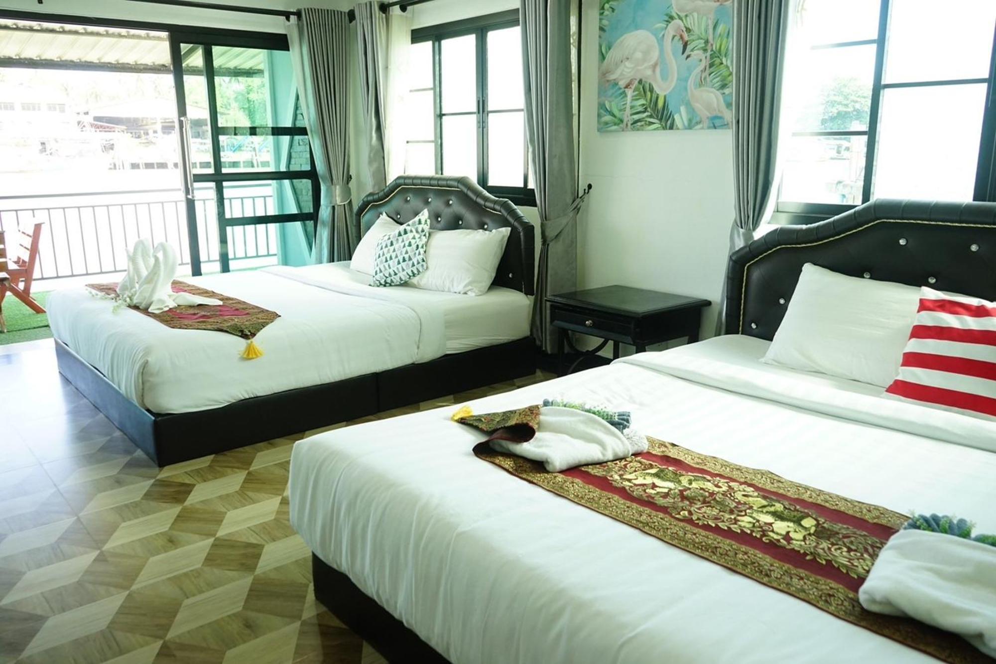 Chaiyai River Front Hotel
